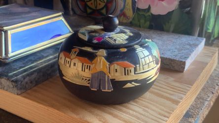 Hand-crafted tiny pot from Ecuador