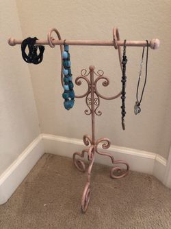 Metal jewelry holder