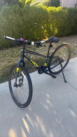 2021 Trek Verve 3 Disc Hybrid Bike | Small | Blue + Free Bontrager Helmet
