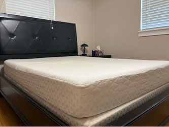 Queen size firm memory form mattress