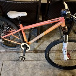 Specialized Dirt Jumper Bike Tuned Up Ready To Go 