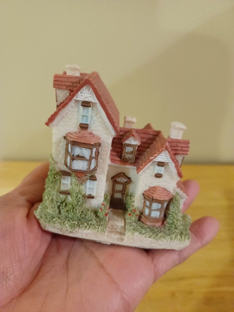 New Vintage Tully House Decor Village House 1994