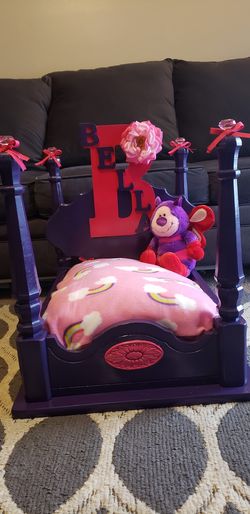I make and customize dog beds