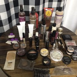 Make Up And Cosmetics Bags  Multiple Lipsticks, Lip Glosses,blush, Foundation,eyeliners, Body Washes And Fragrances