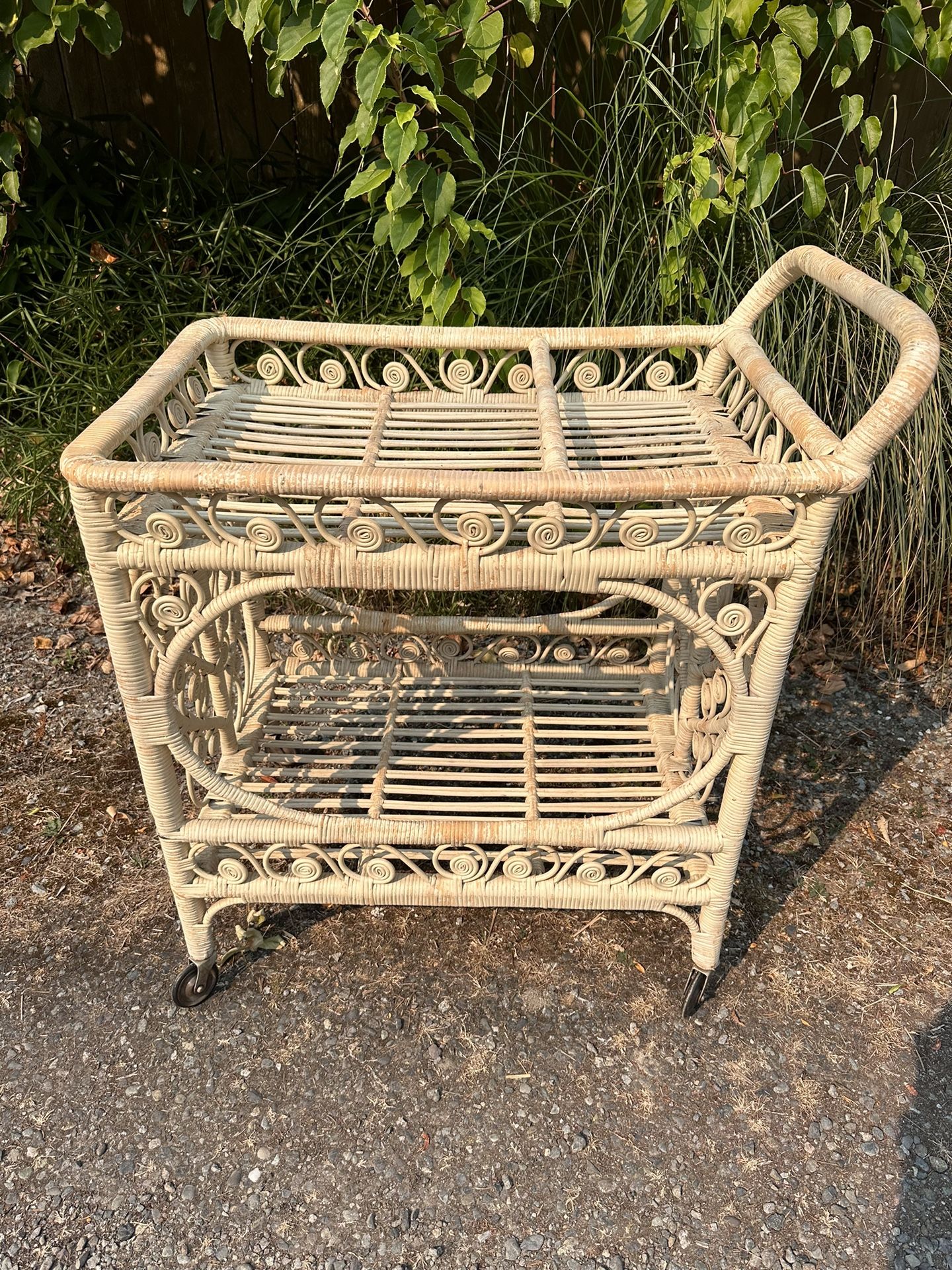 Beautiful Vintage Wicker Tea Cart/bar Cart