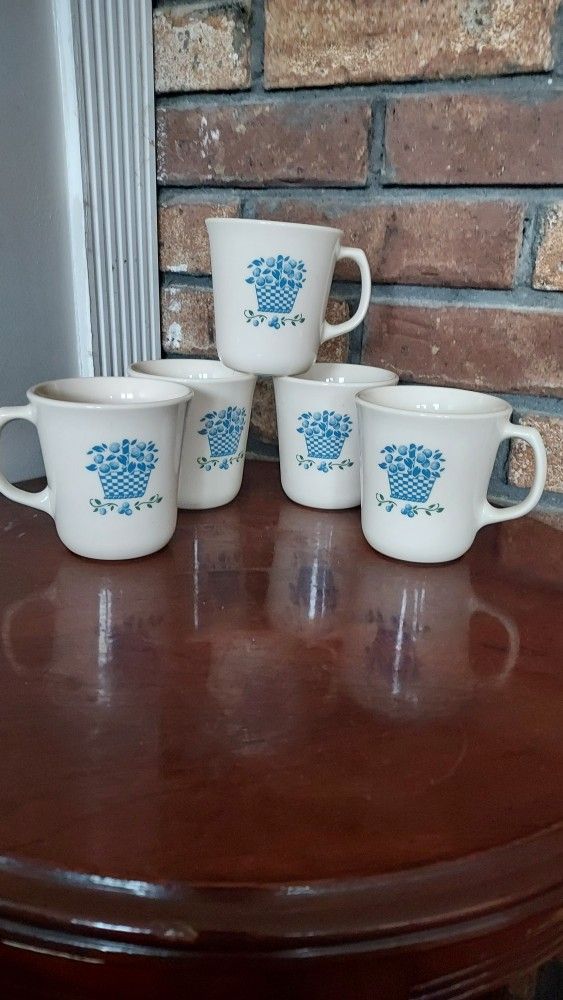 Corning Blueberry Bouquet Pattern Set of 5 Coffee Mugs Cups Made in USA Beige