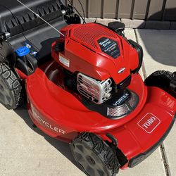 Toro gas lawnmower self propelled  like new condition