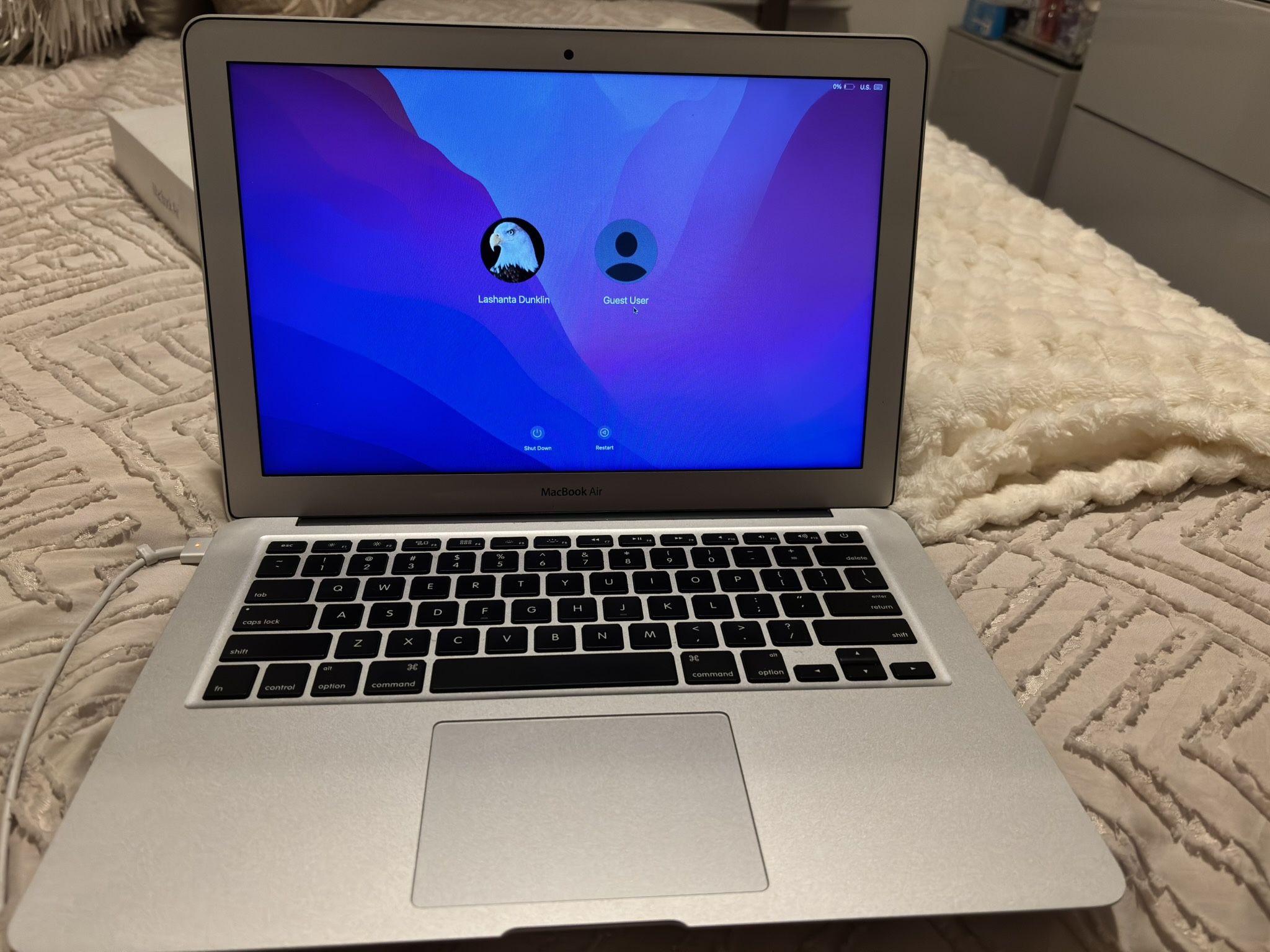 Apply MacBook Air 13” - Excellent Condition 
