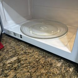 Microwave GE White