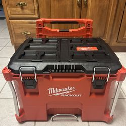 Milwaukee PACKOUT Rolling Modular Tool Box 