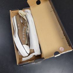 New CHUCK TAYLOR Olive Size 10