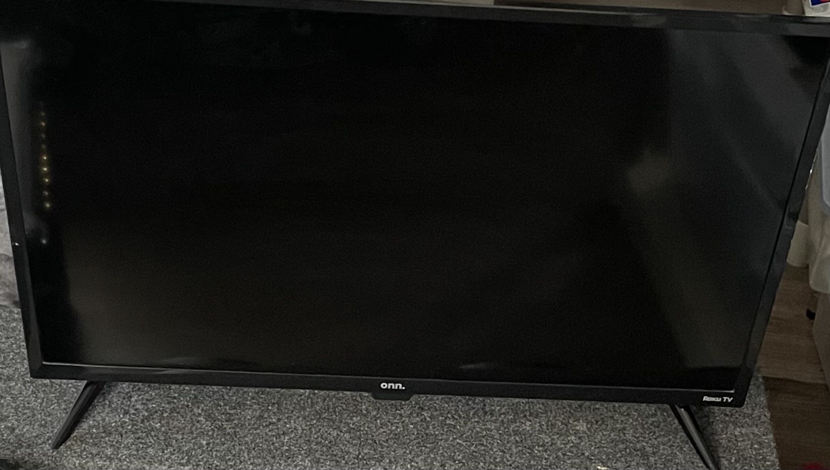 onn. 32” Class HD (720P) LED Roku Smart Television (100012589)
