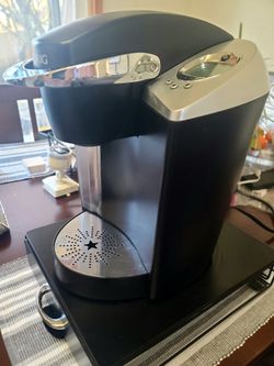 Keurig B60 Single‑Cup Brewer with K‑Cup Storage Drawer – Excellent Condition