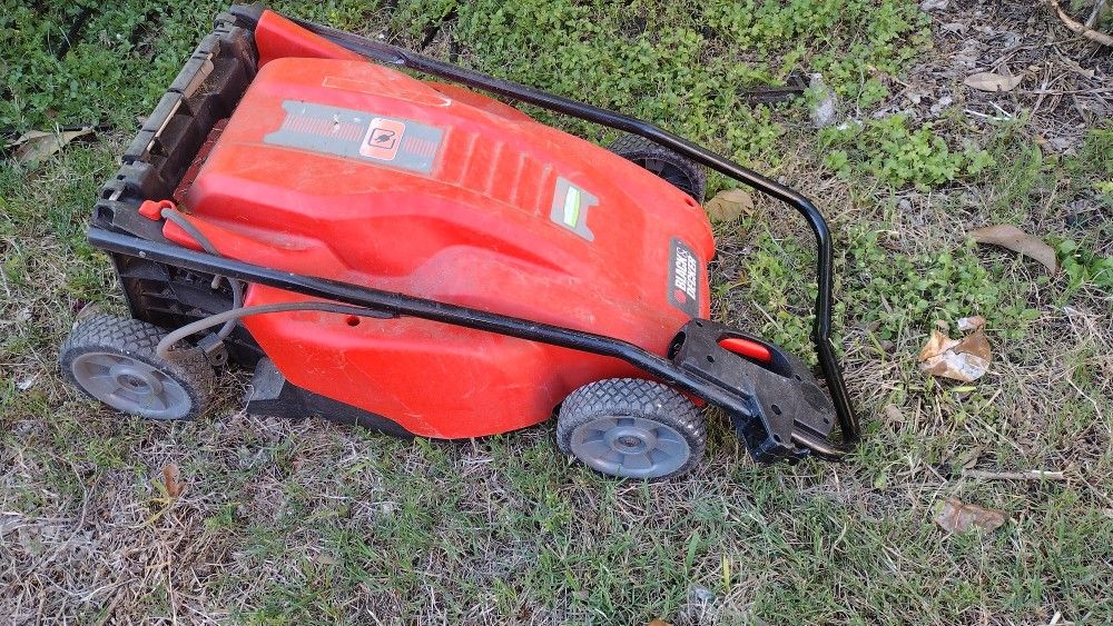 Black & Decker Electric Lawn Mower 