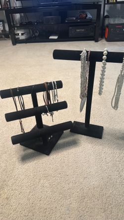 2- Jewlrey Stands