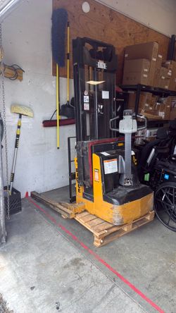 stacker lift