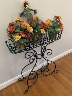 Iron flower holder