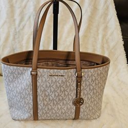 Micheal Kors Tote