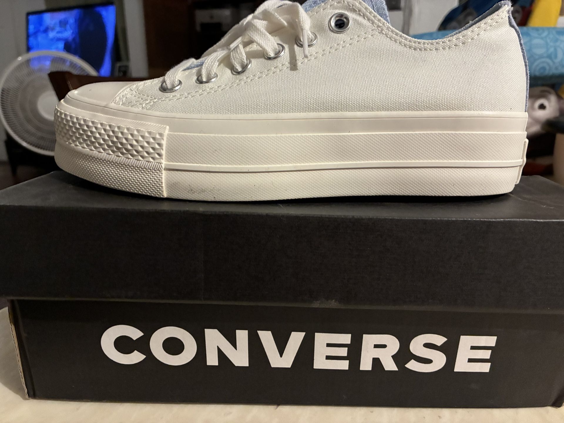 Women Converse Size 6.5 