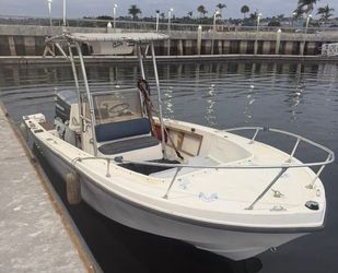Mako 21B Center Console Fishing Boat