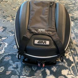 Givi Reach Motorcycle Tank Bag