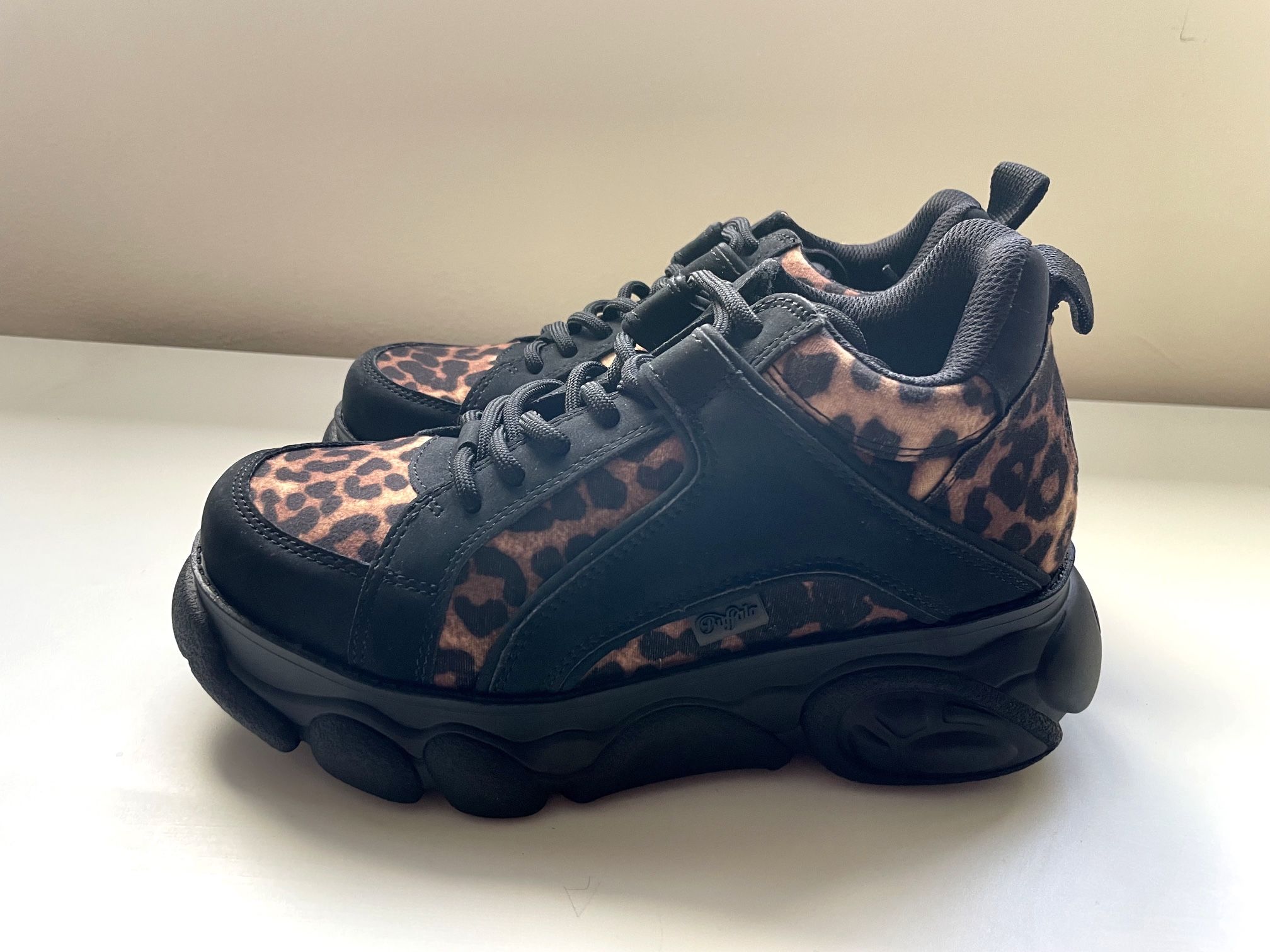 BUFFALO Women's Corin Black Platform Sneakers Size Leopard