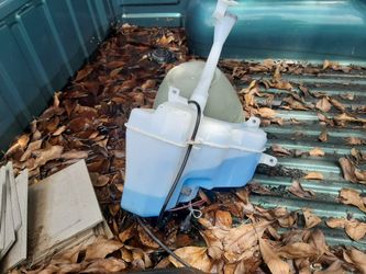 2019 Nissan Altima windshield tank