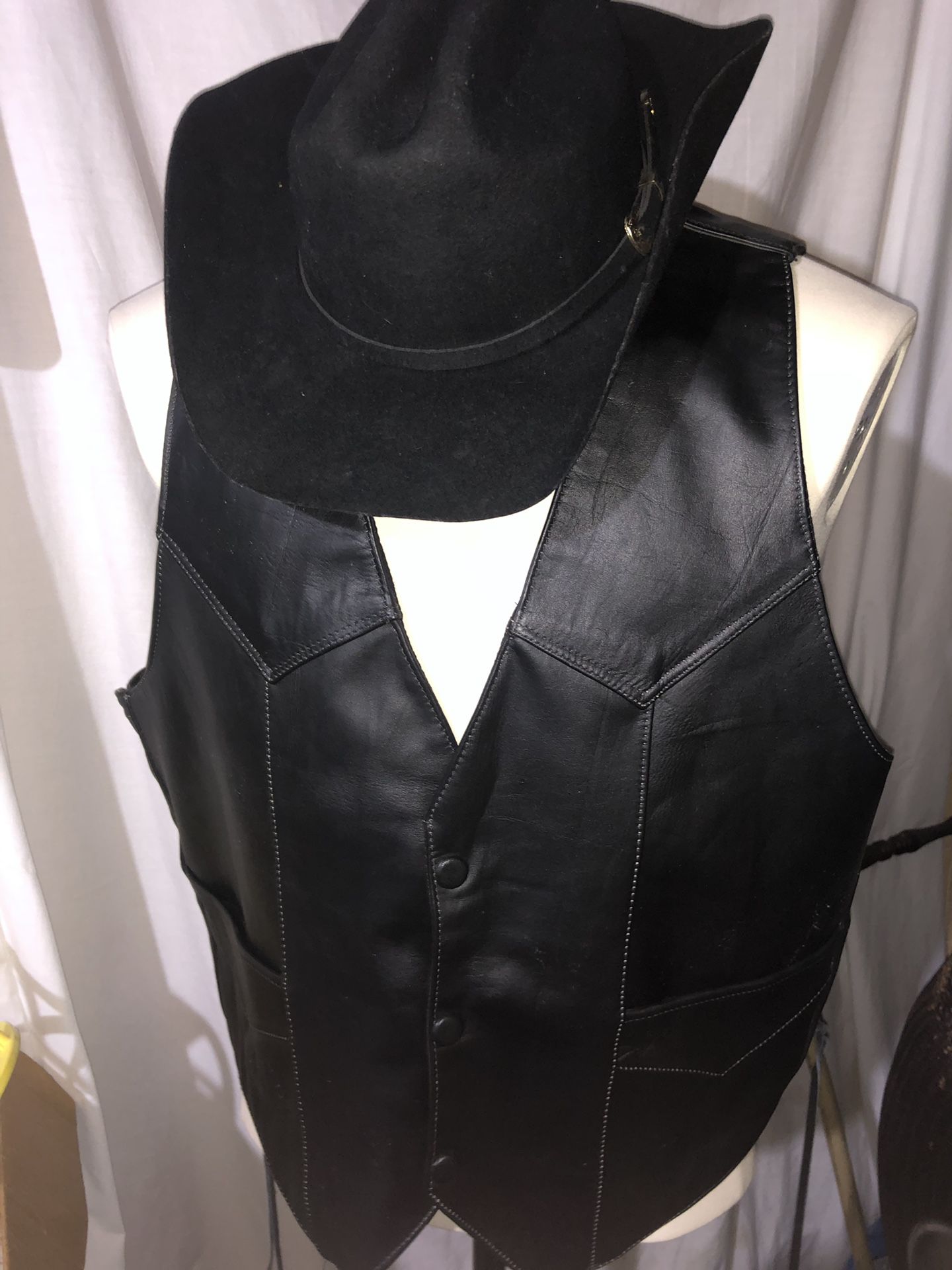 Leather vest with tassels size XL el general hat size 6 7/8