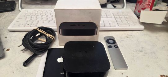 Apple TV 3rd Gen. Original box remote wifi. Model A1469