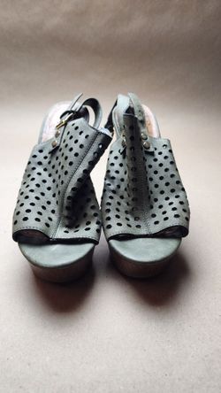 G by GUESS Olive Green Perforated Platform Wedge Sandals Size 7.5