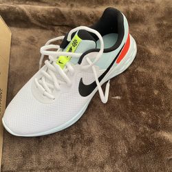 Nike Women's Revolution 6 NN