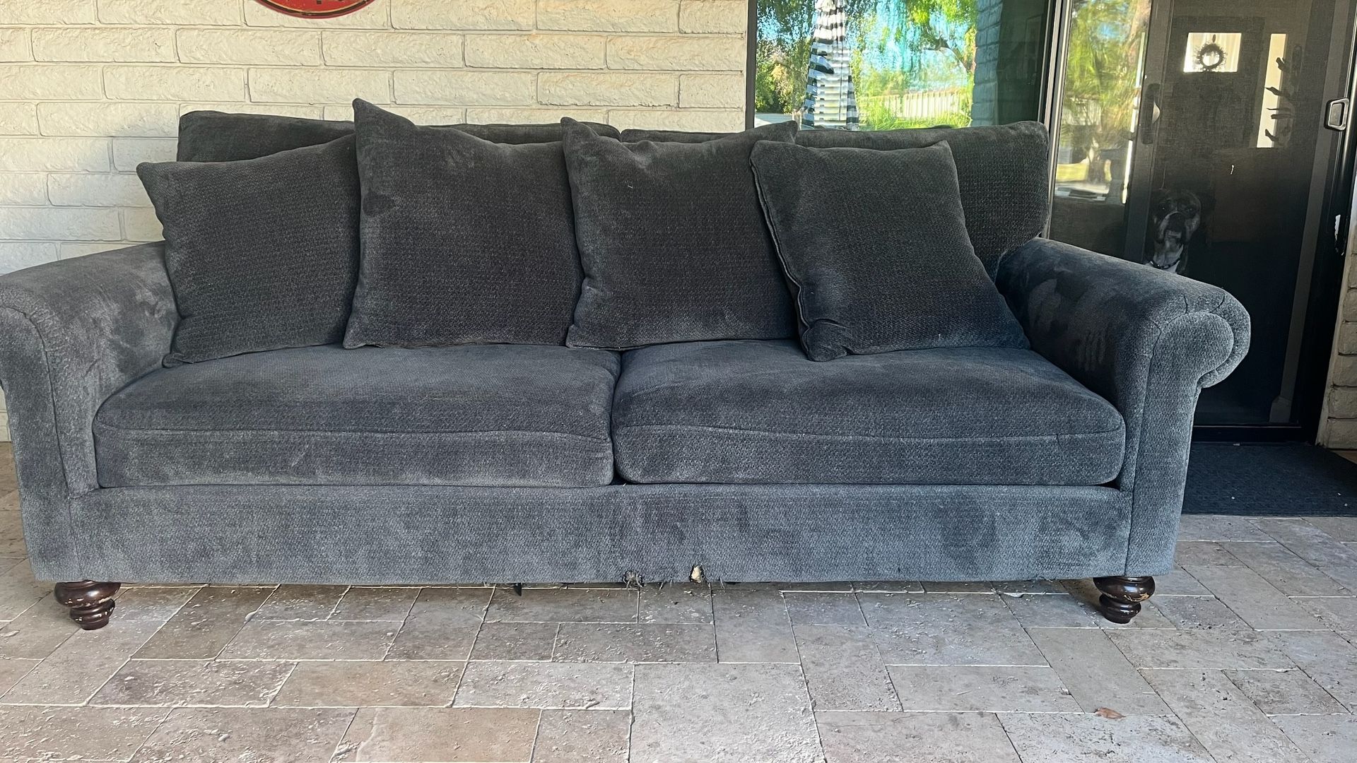 Couches / Sofas