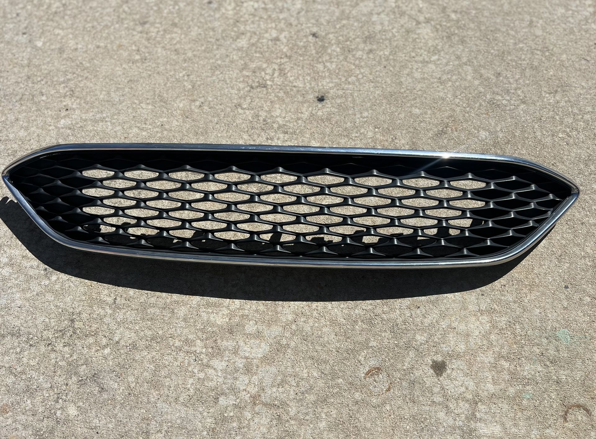 Front Upper Center Bumper Grille W/ Chrome Trim Fits 15-18 Ford Focus S SE