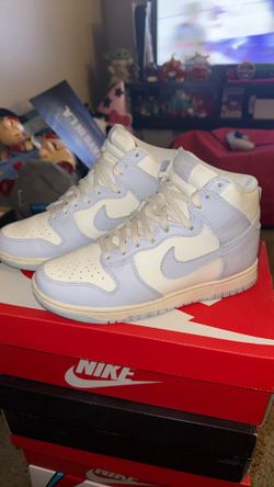 W Nike Dunk High, Football Grey. Size 7W