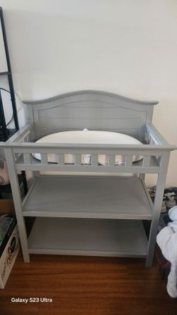 Hatch Grow Smart Changing Pad & Baby Scale with Changing table