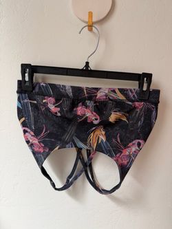 Lululemon sport bra size 8
