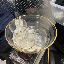 Vintage gold trimmed punch bowl/ 5 glasses