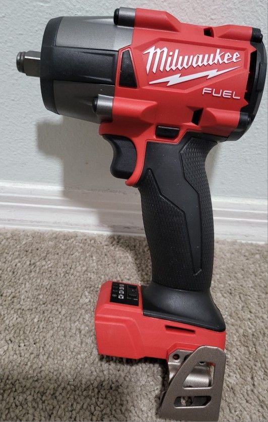 MILWAUKEE M18 FUEL GEN-2 18V LITHIUN-ION BRUSHLESS CORDLESS MID TORQUE 1/2" IMPACT WRENCH WITH FRICTION RIING ( TOOL ONLY)