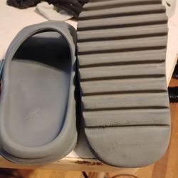 Yeezy slides size 5