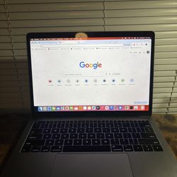 MacBook Pro 13 2017 i5/8GB RAM. 