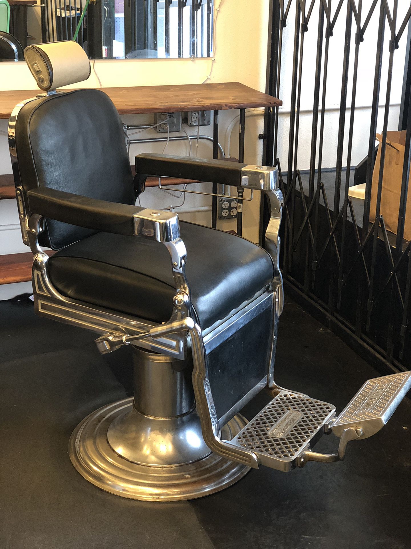 Reliance Koenigkramer Barber Chair Antique Vintage Electric