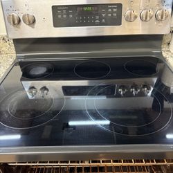 GE  Stainless Steel Range 5 Burner