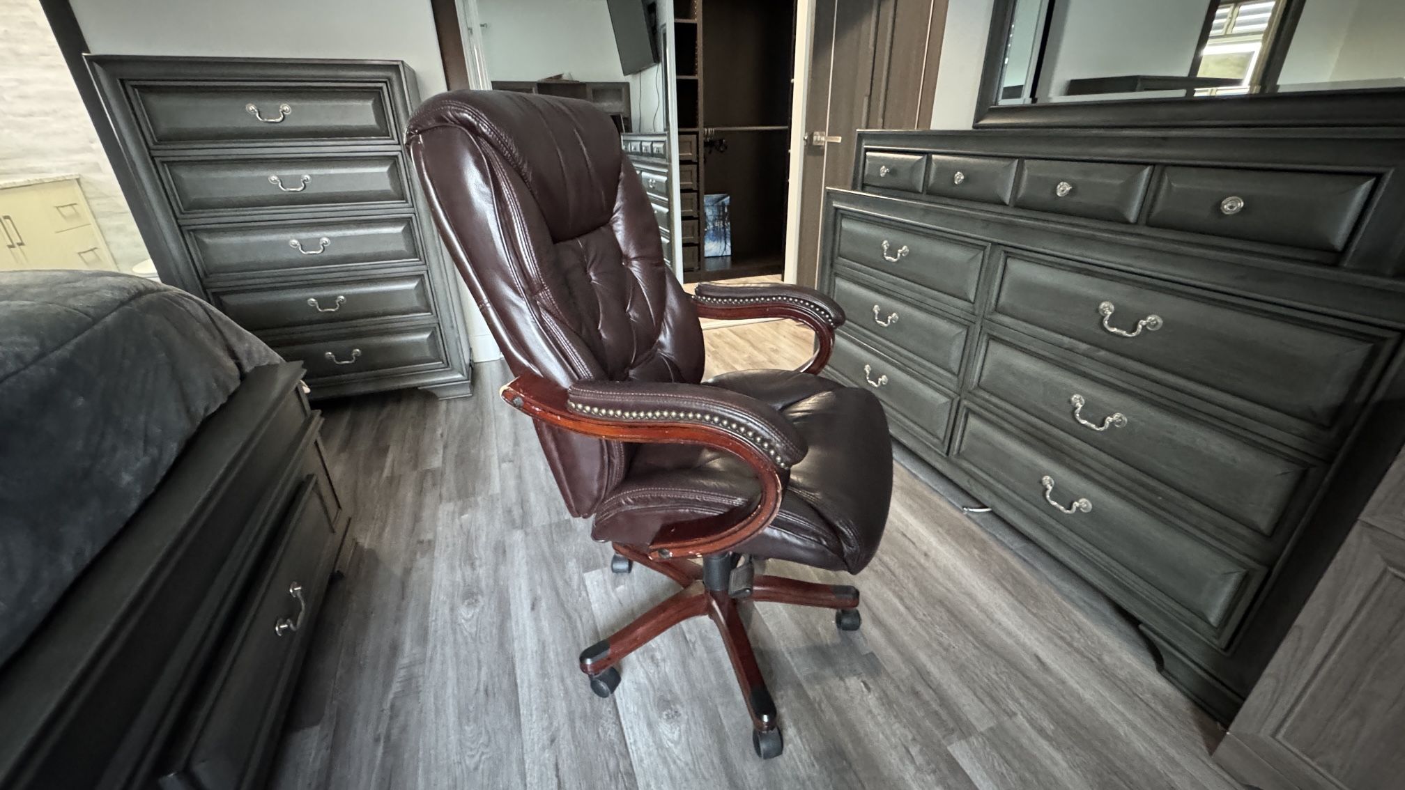 Leather Arm Chair/ Office Chair