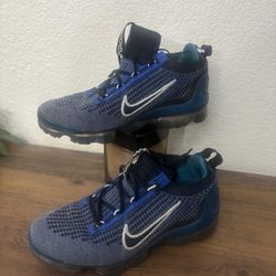WOMEN'S NIKE TENIS SHOES