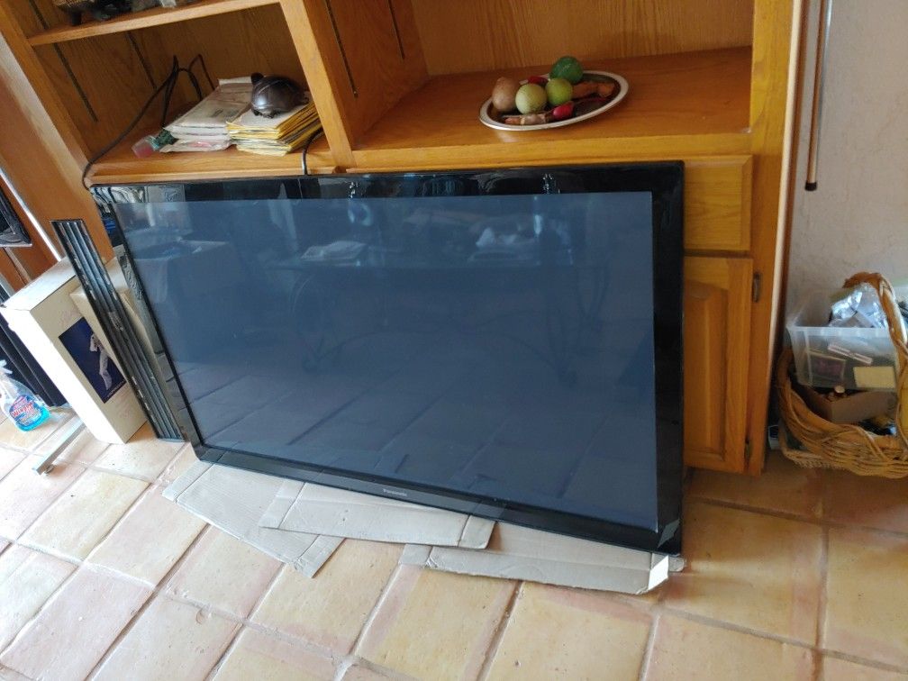 Panasonic. 65"