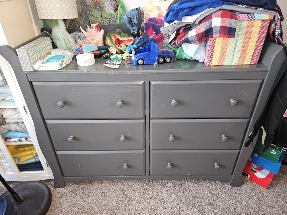 Free Dresser / Changing Table