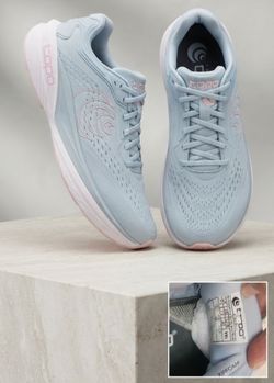 Topo W phantom  4 running  shoes  size 9.5 color blue