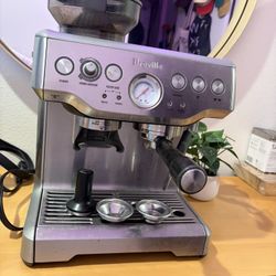 Breville Stainless Steel Barista Express Espresso Machine Light Silver BES870XL: 15 Bars Pressure, Milk Frother, Grinder