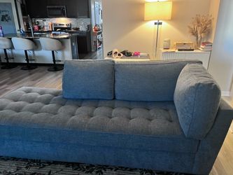 Tufted lounge chaise