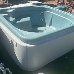 Free hot tub comes with cover a little dirty heater doesn’t work jet’s work perfectly